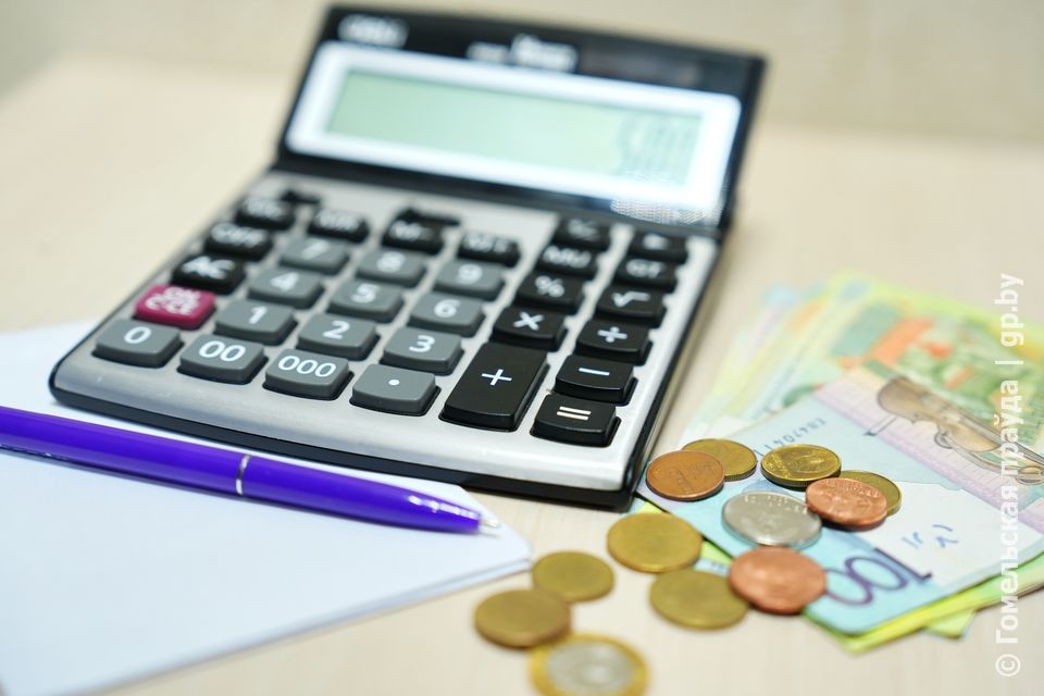 РАССКАЗЫВАЕМ, КАК ЗАРПЛАТА В КОНВЕРТЕ СТАВИТ НАНИМАТЕЛЯ В ФИНАНСОВО НЕВЫГОДНОЕ ПОЛОЖЕНИЕ И ОБКРАДЫВАЕТ РАБОТНИКА