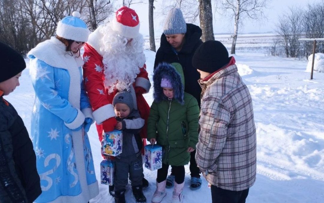 НОВОГОДНИЕ ЧУДЕСА ПРОДОЛЖАЮТ ШАГАТЬ ПО КОРМЯНСКОМУ РАЙОНУ