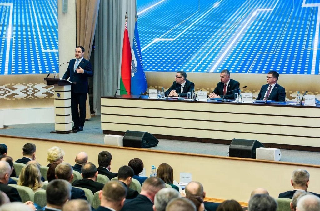 РОМАН ГОЛОВЧЕНКО: «АКЦЕНТ В ПРОГРАММЕ СДЕЛАН НА ТЕХНОЛОГИЧЕСКОЕ РАЗВИТИЕ СТРАНЫ»