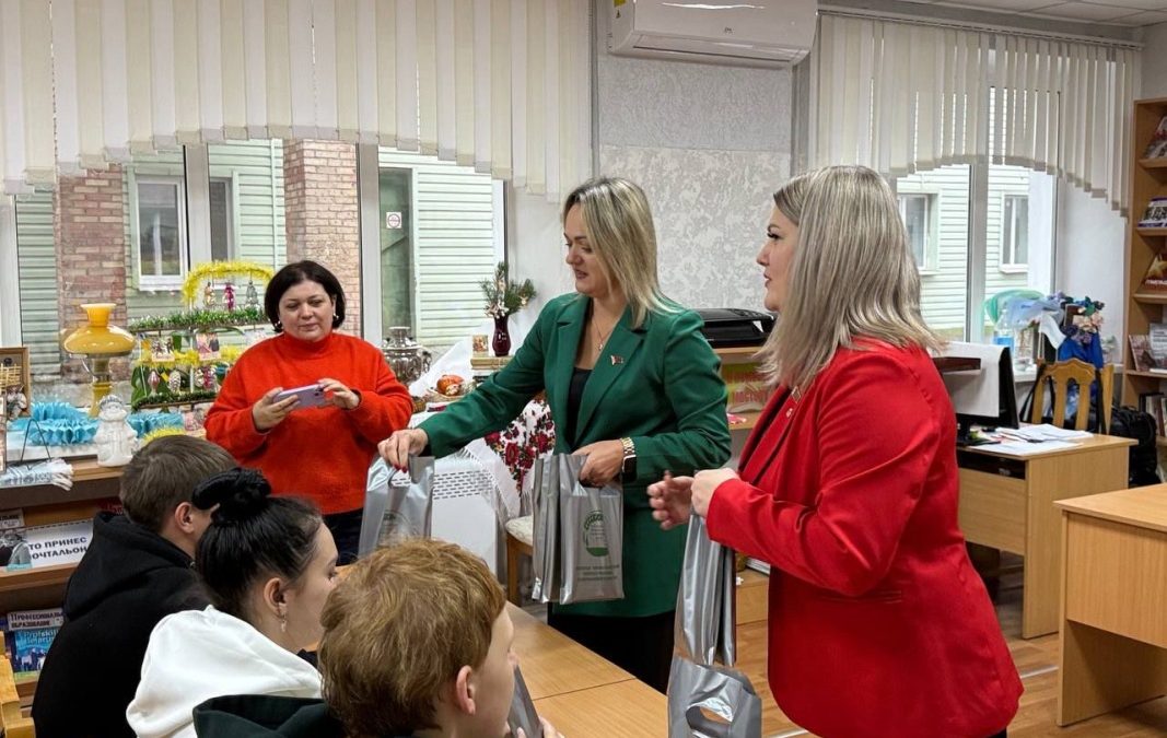 «ПРОФСОЮЗЫ — ДЕТЯМ»: ТЁПЛАЯ ПРЕДНОВОГОДНЯЯ ВСТРЕЧА В РОГАЧЕВСКОМ ИНДУСТРИАЛЬНО-ПЕДАГОГИЧЕСКОМ КОЛЛЕДЖЕ