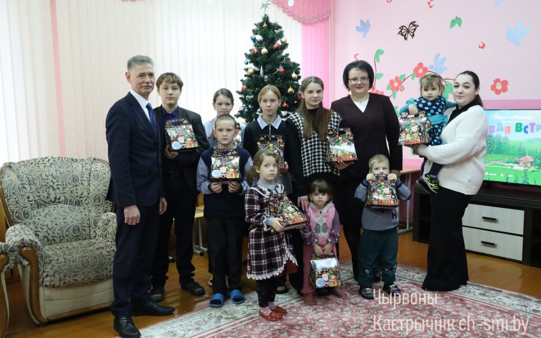 МАРАФОН ДОБРЫХ ДЕЛ И ПОДАРКОВ. В ОКТЯБРЬСКОМ ПРОШЛА НОВОГОДНЯЯ АКЦИЯ «ПРОФСОЮЗЫ -ДЕТЯМ»