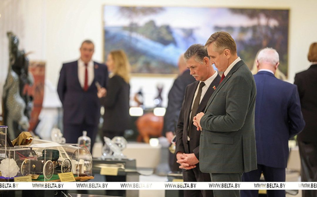 «ПРОНИКНУТЬСЯ АТМОСФЕРОЙ, В КОТОРОЙ РАБОТАЕТ ПРЕЗИДЕНТ». ПЕРВАЯ В 2026 ГОДУ ЭКСКУРСИЯ ПРОШЛА ВО ДВОРЦЕ НЕЗАВИСИМОСТИ