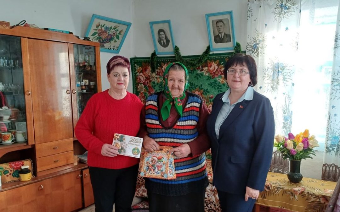 АКЦИЯ «ОТ ВСЕЙ ДУШИ»: В БРАГИНЕ ПОЗДРАВИЛИ ВЕТЕРАНОВ ТРУДА И БЫВШИХ УЗНИКОВ С НАСТУПАЮЩИМ НОВЫМ ГОДОМ