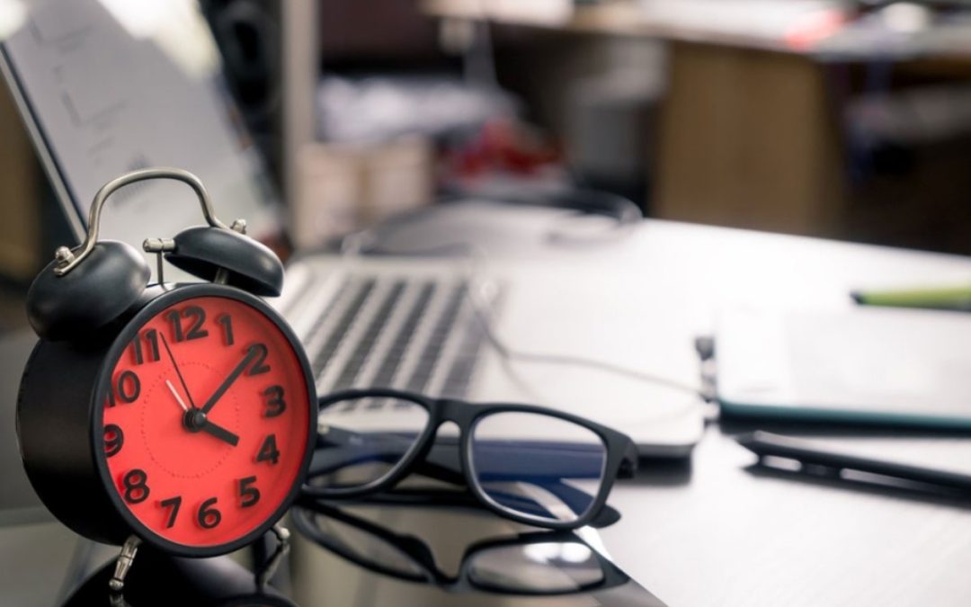 КОМУ НАНИМАТЕЛЬ ОБЯЗАН УСТАНОВИТЬ НЕПОЛНОЕ РАБОЧЕЕ ВРЕМЯ И ЗАНОСЯТСЯ ЛИ СВЕДЕНИЯ О НЕМ В ТРУДОВУЮ КНИЖКУ?