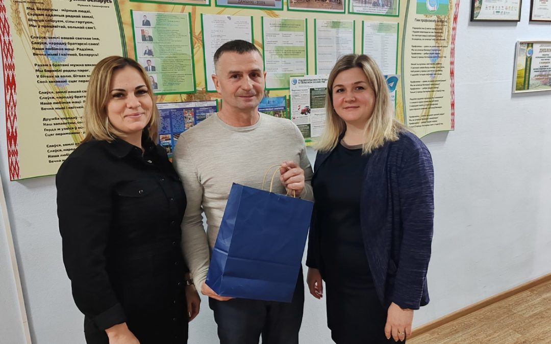 ПОЗДРАВЛЕНИЯ С ПРАЗДНИКОМ ПРИНИМАЛИ МУЖЧИНЫ АГРОПРОМЫШЛЕННОГО КОМПЛЕКСА ДОБРУШЧИНЫ