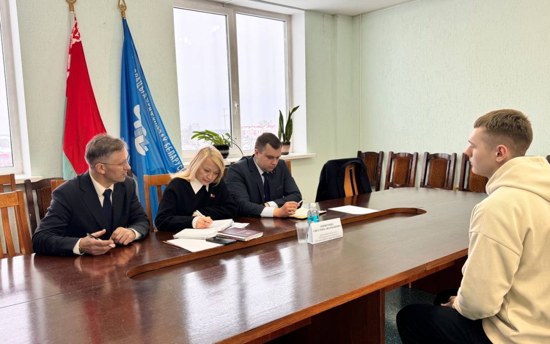 СОКРАЩЕННЫЙ ДЕНЬ НА 30 МИНУТ ВМЕСТО ЧАСА И ПЕРЕМЕЩЕНИЕ БЕЗ СОГЛАСИЯ: ЗАКОННО ЛИ ЭТО? О ЧЕМ ЕЩЕ СПРАШИВАЛИ ЖИТЕЛИ РЕГИОНА НА ПРОФСОЮЗНЫХ ПРАВОВЫХ ПРИЕМАХ