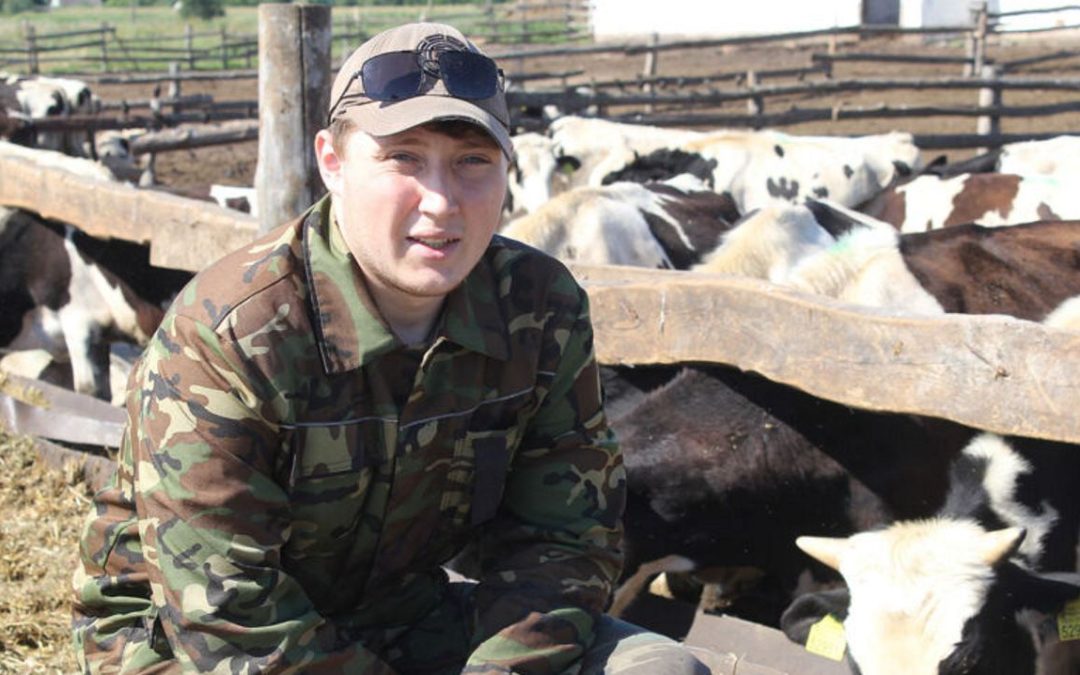 ЦЕЛЕВЫЕ ДОГОВОРЫ, ЛЬГОТЫ И НАДБАВКИ: КАК В ДОБРУШСКОМ РАЙОНЕ СТИМУЛИРУЮТ ЛЮДЕЙ ПЕРЕЕЗЖАТЬ В СЕЛЬСКУЮ МЕСТНОСТЬ