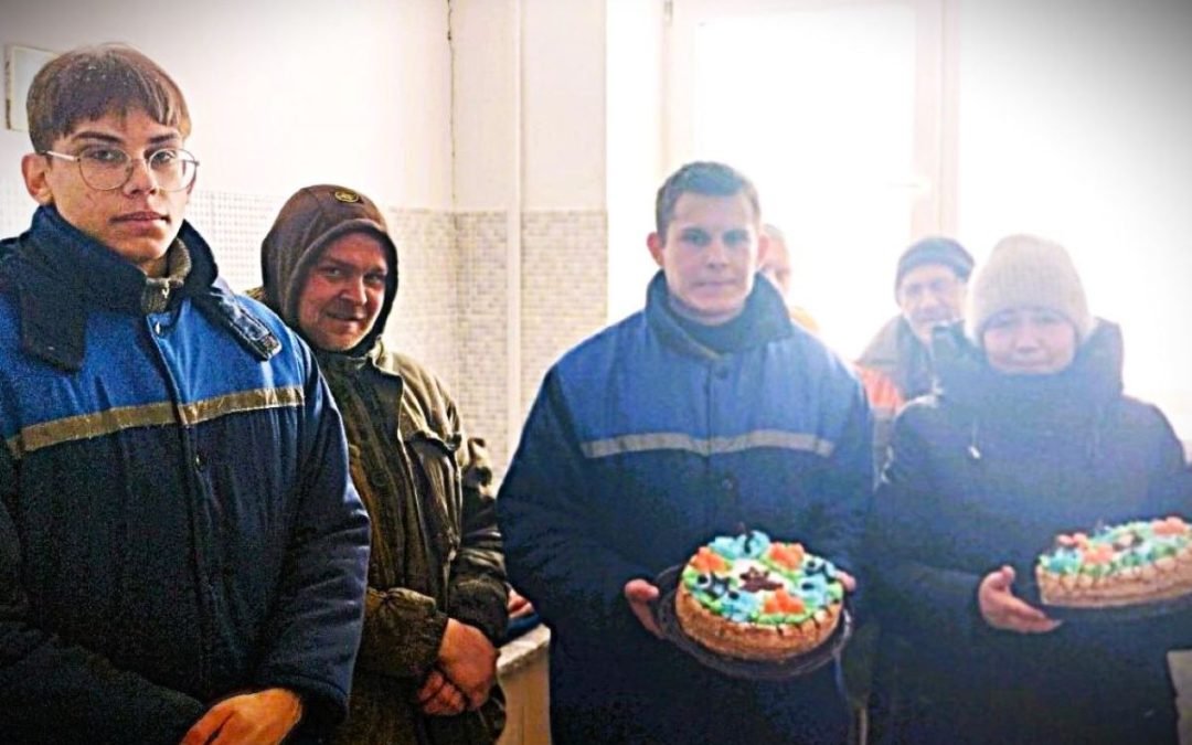 ДЕНЬ ЗАЩИТНИКА ОТЕЧЕСТВА: ПОЗДРАВЛЕНИЯ НА РАБОЧИХ МЕСТАХ ОТ ПРОФАКТИВА