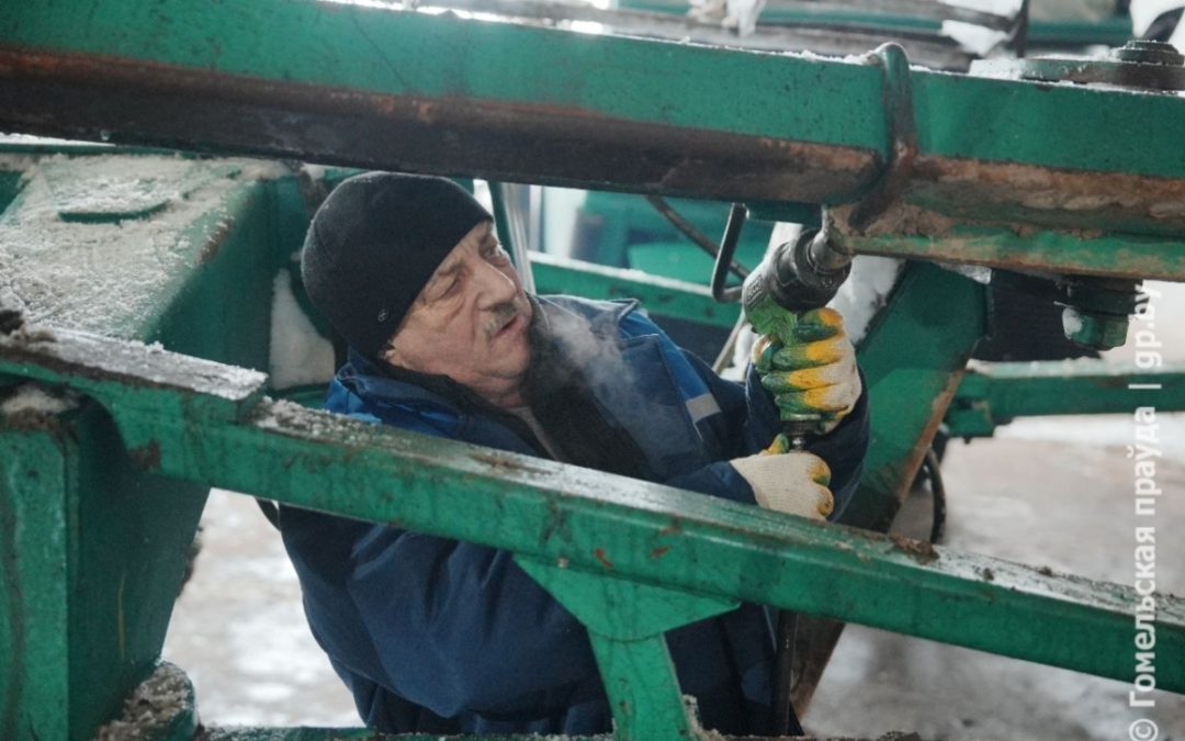 СКОРО БУДЕТ ЕЩЕ ТЕПЛЕЕ: РАССКАЗЫВАЕМ, КАК ОБЕСПЕЧЕНЫ УСЛОВИЯ ТРУДА В РОГАЧЕВСКОМ РАЙАГРОСЕРВИСЕ