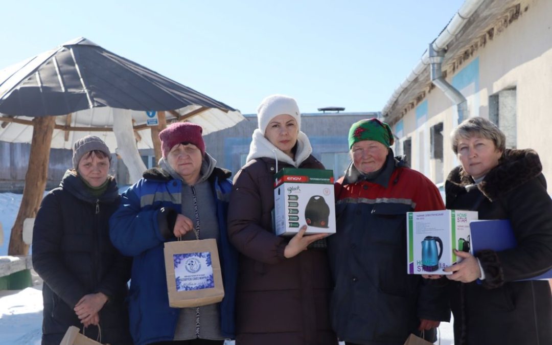 С ПЕСНЕЙ И ПОДАРКАМИ – НА МОЛОЧНО-ТОВАРНЫЙ КОМПЛЕКС. АКЦИЯ «НАШ ЖИВОТНОВОД» МЧИТСЯ ПО РАЙОНУ