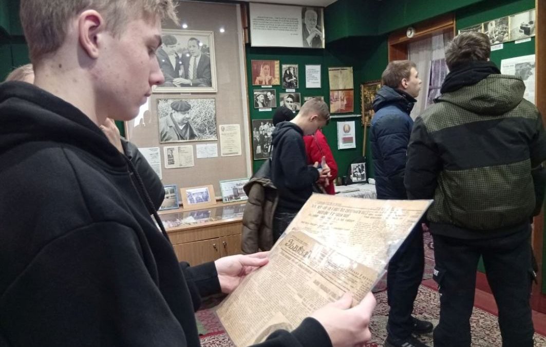 ЭКСКУРСИЯ УЧАЩИХСЯ ХОЙНИКСКОГО ГОСУДАРСТВЕННОГО КОЛЛЕДЖА: ПУТЕШЕСТВИЕ В МИР ИСТОРИИ И КУЛЬТУРЫ