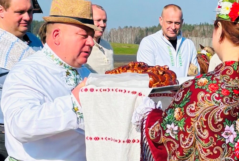 ПЕРВАЯ БОРОЗДА: В «ТИХИНИЧАХ» ПРОШЕЛ ТРАДИЦИОННЫЙ ОБРЯД «ЗАСЕВКИ»