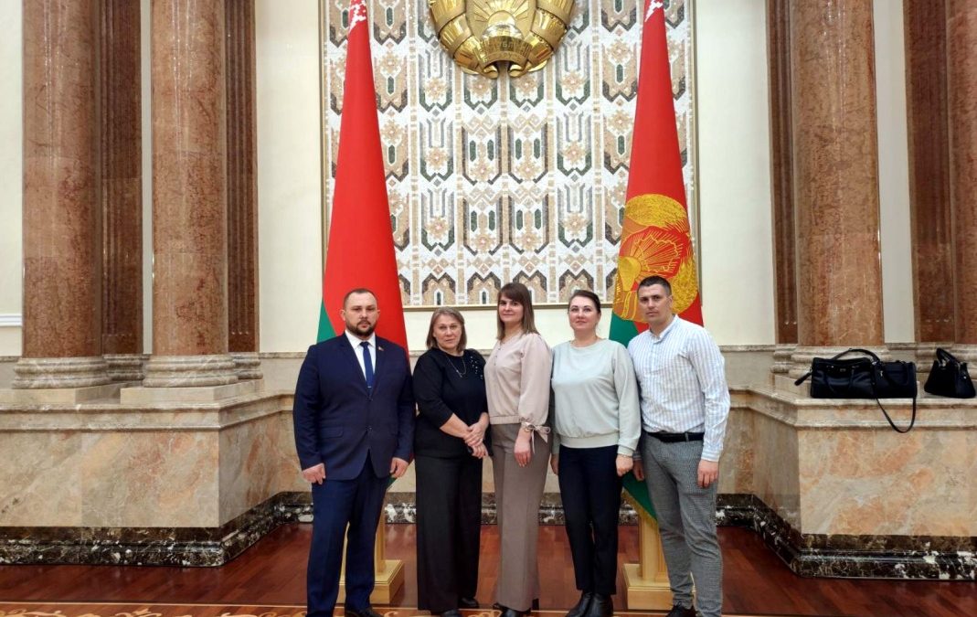 ОТ ПОЛЕСЬЯ ДО СТОЛИЦЫ: ЖИТЕЛИ ЖИТКОВИЧСКОГО РАЙОНА ПОСЕТИЛИ ДВОРЕЦ НЕЗАВИСИМОСТИ