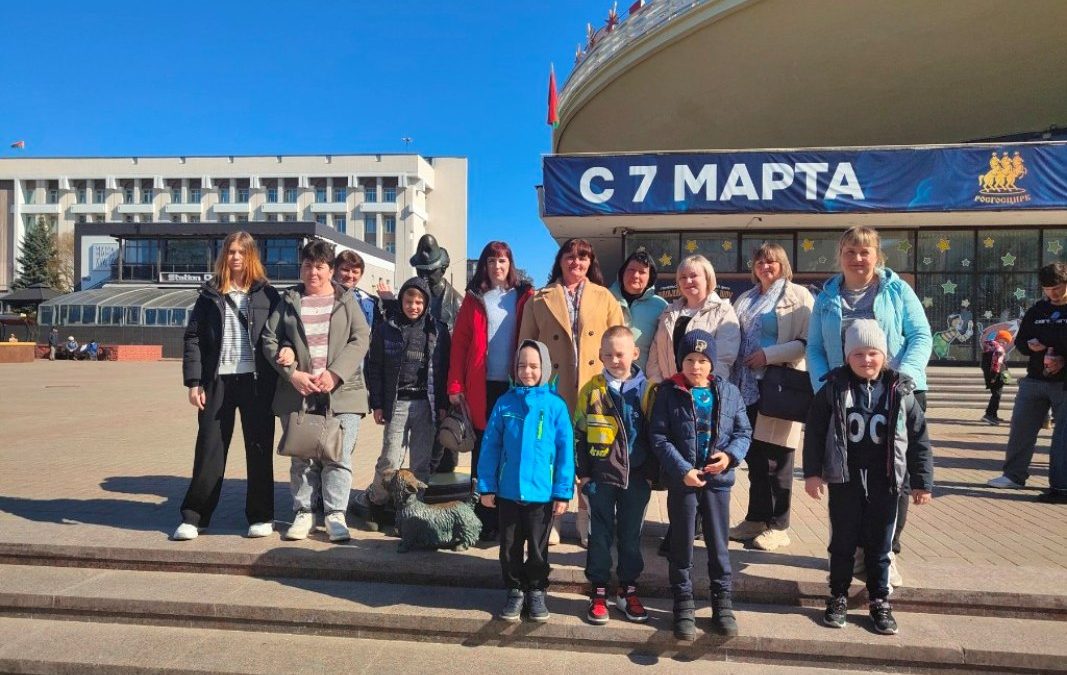 МАССА ВПЕЧАТЛЕНИЙ И ЯРКИХ ЭМОЦИЙ: ХОЙНИЧАНЕ ПОБЫВАЛИ НА ЦИРКОВОМ ШОУ «ЖАР-ПТИЦА»