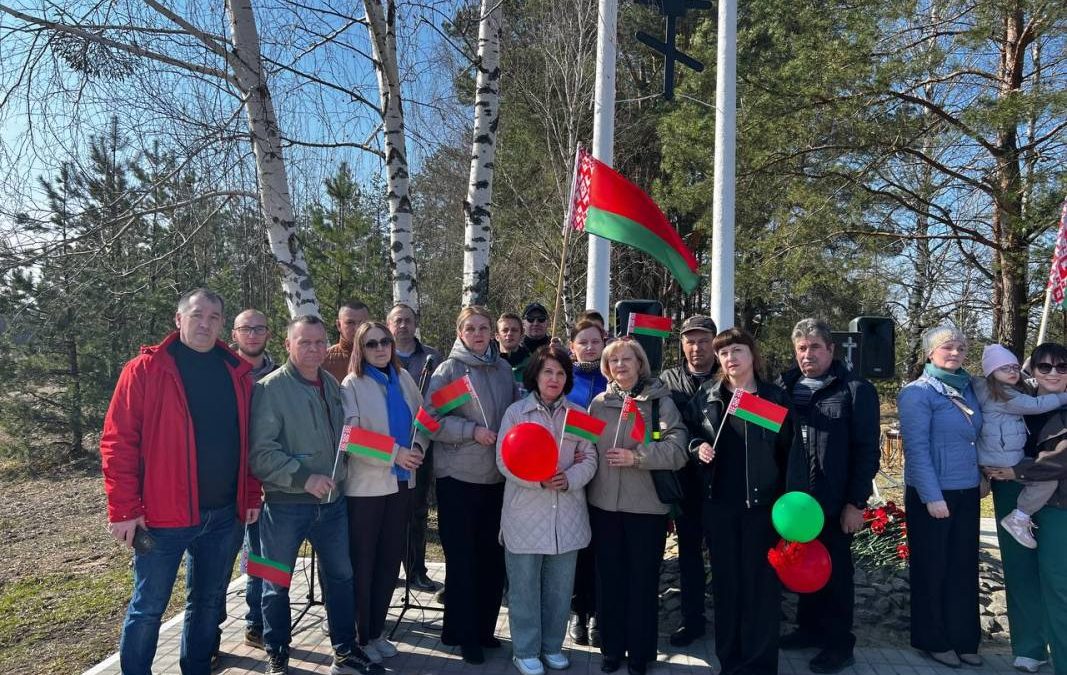 ПАМЯТЬ, ОТЛИТАЯ В ГРАНИТЕ: ПРОФСОЮЗ АГРАРИЕВ ЖИТКОВЩИНЫ ПОЧТИЛ ПАМЯТЬ ЖЕРТВ ХАТЫНСКОЙ ТРАГЕДИИ