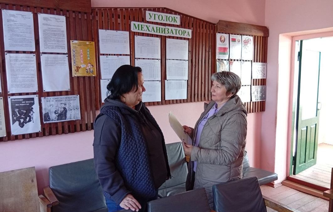 В ЦЕНТРЕ ВНИМАНИЯ — УСЛОВИЯ РАБОТЫ ХОЙНИКСКИХ АГРАРИЕВ