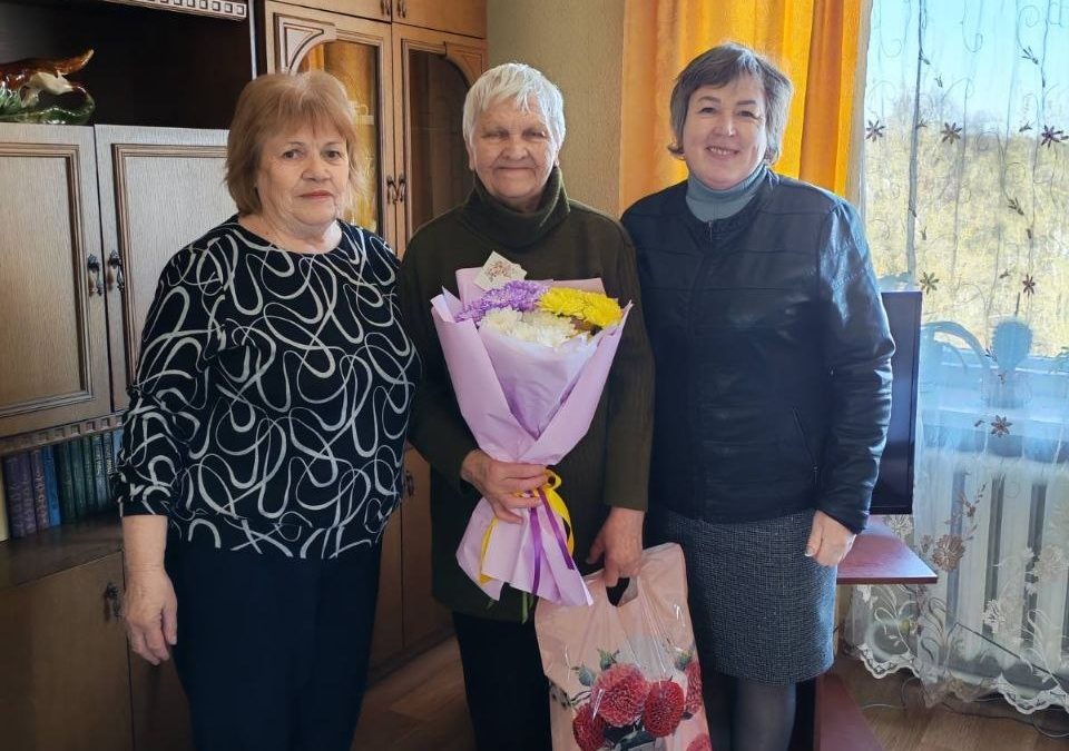 ЗОЛОТОЙ ЮБИЛЕЙ ПРОФЕССИОНАЛА: ОАО «РОГАЧЁВСКИЙ МКК» ПОЗДРАВИЛ С 80-ЛЕТИЕМ НЕЛЛИ ИВАНОВНУ НЕЧИПОРУК