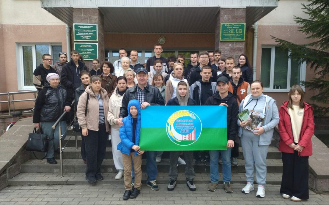 ПО СВЯТЫНЯМ И БРЕНДАМ РОДНОГО КРАЯ: ПРЕПОДАВАТЕЛИ И УЧАЩИЕСЯ ЖИТКОВИЧСКОГО КОЛЛЕДЖА ПОСЕТИЛ ДРЕВНИЙ ТУРОВ