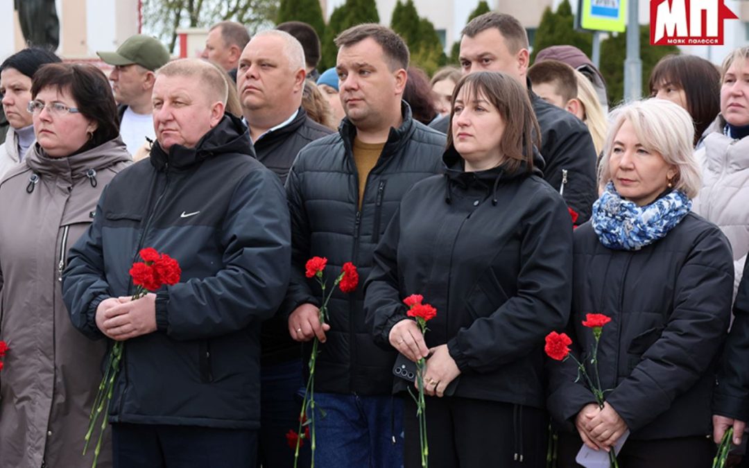 ПОДВИГ ЗЕМЛЯКА В СЕРДЦАХ ПОКОЛЕНИЙ: В БРАГИНЕ У ПАМЯТНИКА ВАСИЛИЮ ИГНАТЕНКО ПРОШЁЛ МИТИНГ-РЕКВИЕМ К 40-ЛЕТИЮ АВАРИИ НА ЧАЭС