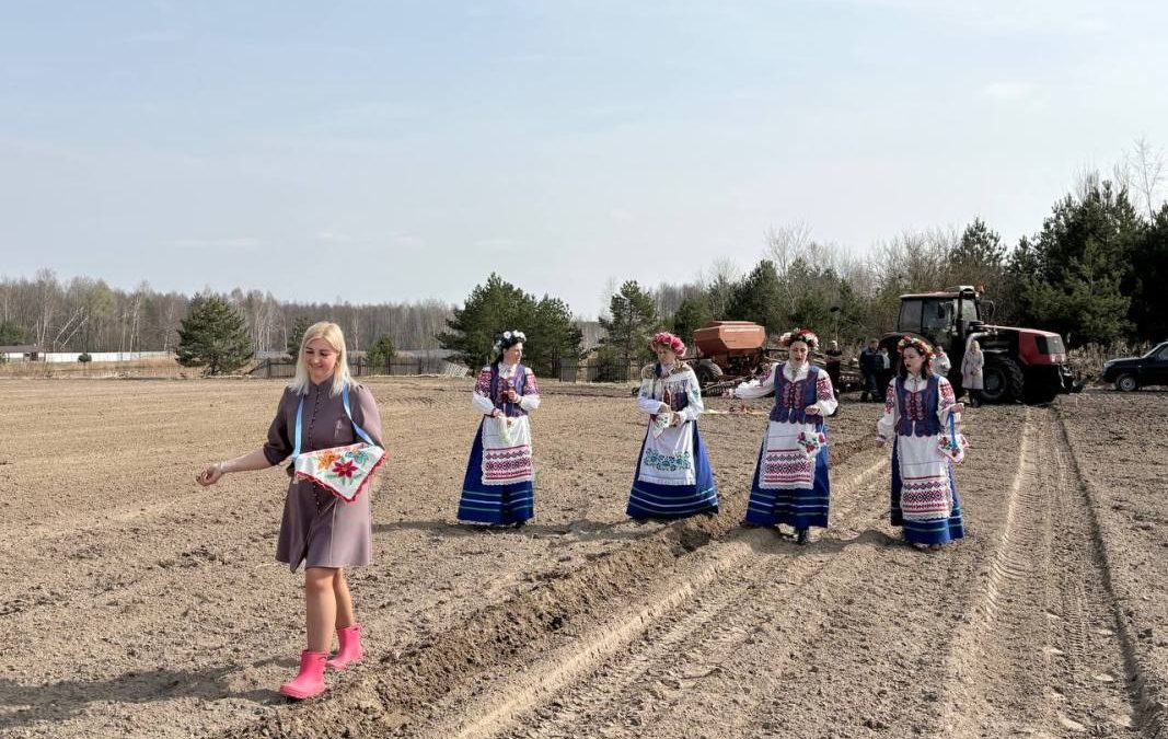 В ПРУДКЕ ДАН СТАРТ ПОЛЕВЫМ РАБОТАМ