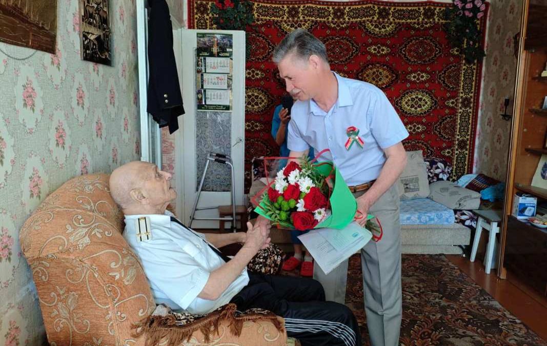 С БЛАГОДАРНОСТЬЮ ЗА МИР: ГОМЕЛЬСКАЯ ОБЛАСТНАЯ ПРОФСОЮЗНАЯ ОРГАНИЗАЦИЯ РАБОТНИКОВ АПК ЧЕСТВУЕТ ВЕТЕРАНОВ