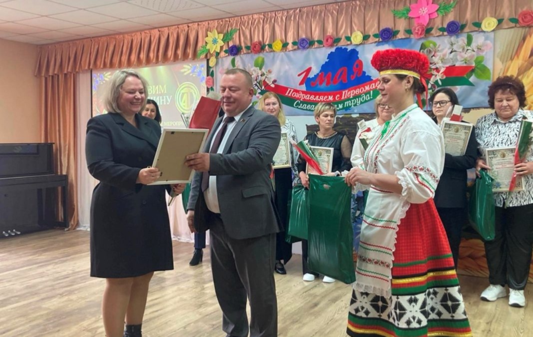 ЖЕНСКИЙ ФОРУМ «СЛАВИМ ЖЕНЩИНУ ТРУДА» ПРОШЕЛ В ОАО «ТИХИНИЧИ»