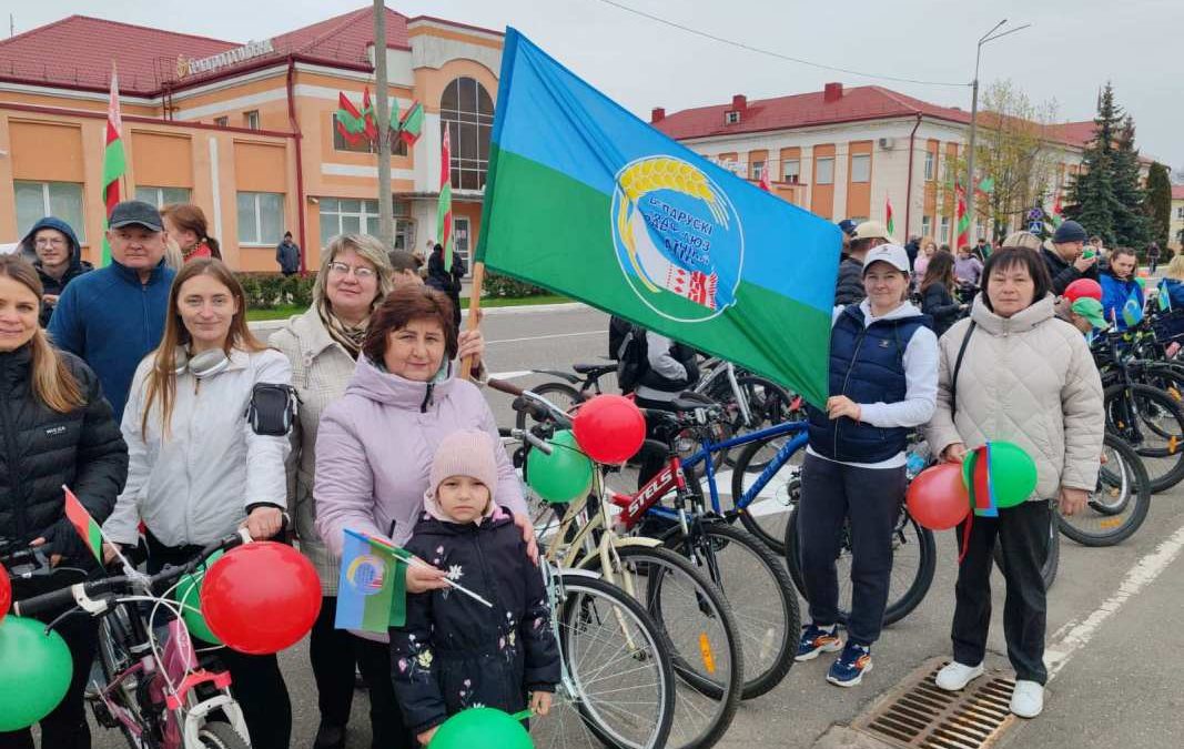 МИР! ТРУД! ВЕЛОСИПЕД! С ЦЕНТРАЛЬНОЙ ПЛОЩАДИ БУДА-КОШЕЛЕВА СТАРТОВАЛ ВЕСЕННИЙ ВЕЛОПРОБЕГ