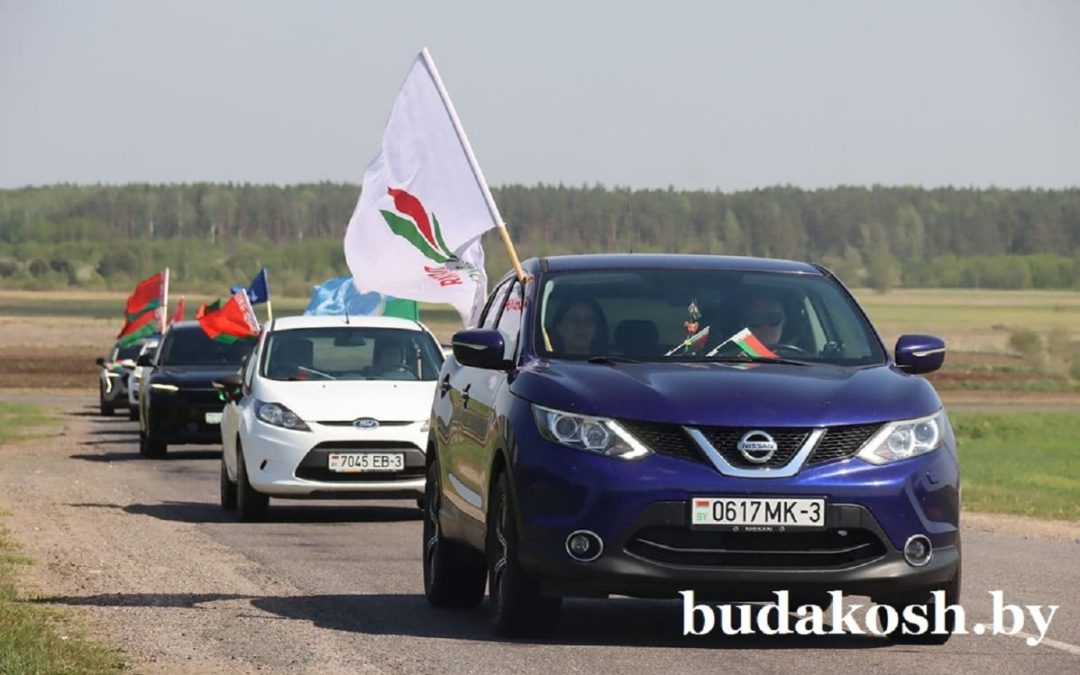 ДОРОГАМИ ПАМЯТИ. В ПРЕДДВЕРИИ ДНЯ ПОБЕДЫ УЧАСТНИКИ АВТОПРОБЕГА ВОЗЛОЖИЛИ ЦВЕТЫ НА БРАТСКИХ МОГИЛАХ И ПАМЯТНИКАХ ГЕРОЯМ-ЗЕМЛЯКАМ