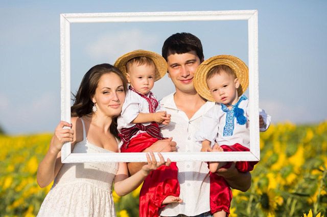 КАК ГОСУДАРСТВО ПОДДЕРЖИВАЕТ СЕМЬИ: ПОСОБИЯ, СЕМЕЙНЫЙ КАПИТАЛ И ЛЬГОТЫ