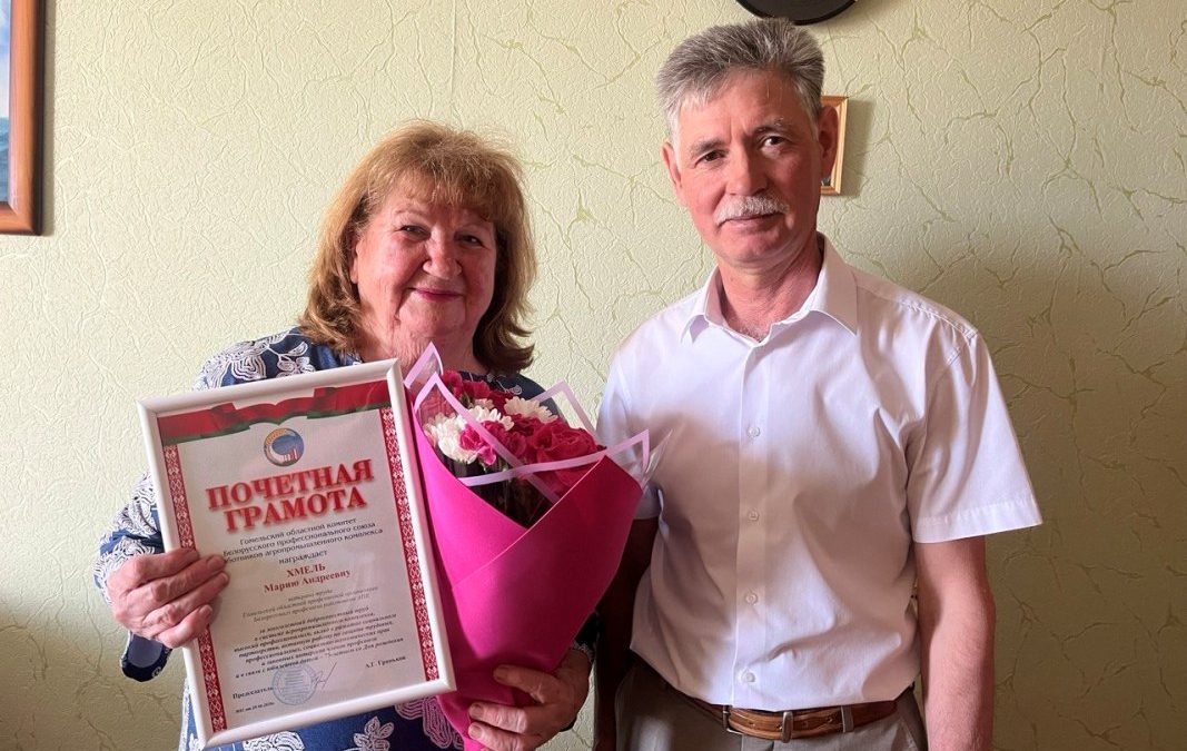 ПРИЗНАНИЕ ЗАСЛУГ ЮБИЛЯРОВ:  ЧЕСТВОВАНИЕ ПРОШЛО В УЮТНОЙ ДОМАШНЕЙ ОБСТАНОВКЕ