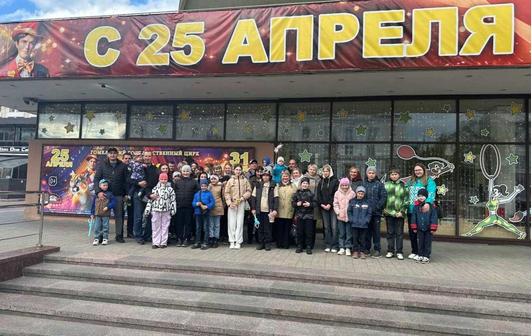 ЦИРК ЗАЖИГАЕТ ОГНИ: ПРОФСОЮЗНАЯ ОРГАНИЗАЦИЯ ОАО «УТЕВСКОЕ» ОРГАНИЗОВАЛА СЕМЕЙНУЮ ПОЕЗДКУ