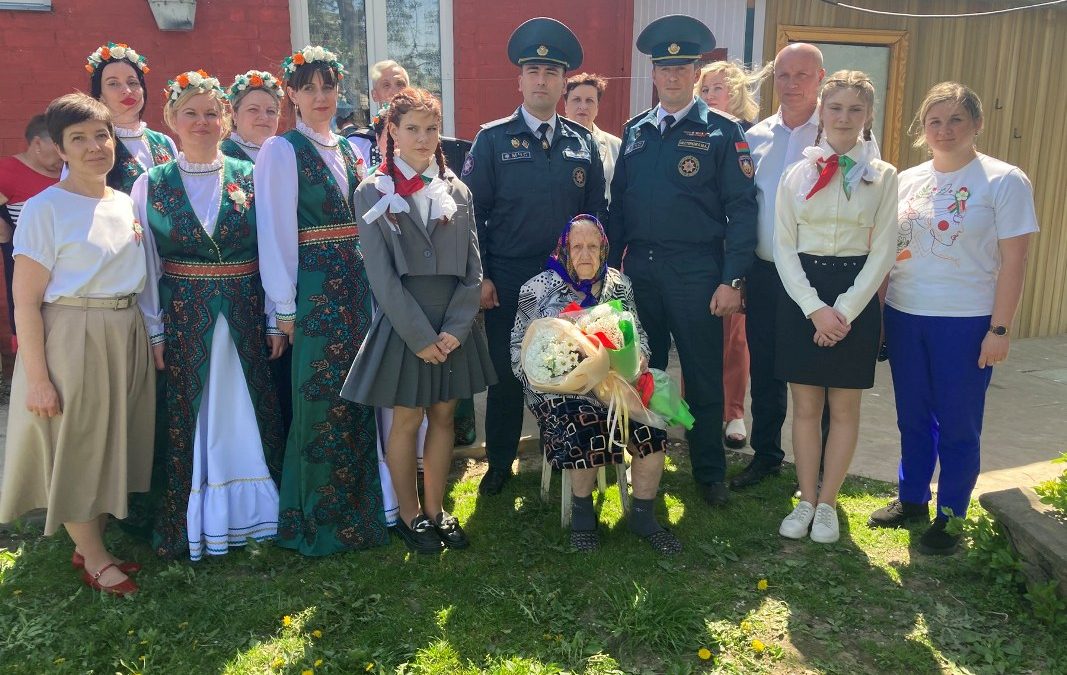 В КАНУН 9 МАЯ ПРЕДСТАВИТЕЛИ ВЛАСТИ ПОСЕТИЛИ ВСЕХ ВЕТЕРАНОВ РАЙОНА И ЛИЦ, К НИМ ПРИРАВНЕННЫХ