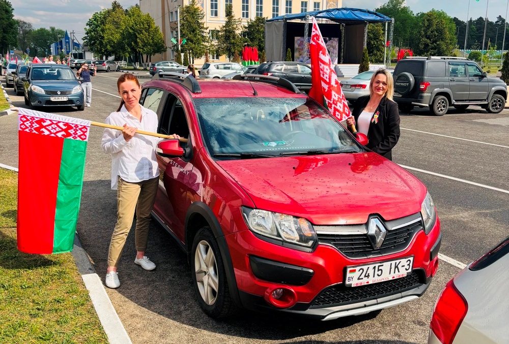 НАСЛЕДНИЦЫ ВЕЛИКОЙ ПОБЕДЫ: ЖЕНСКИЙ АВТОПРОБЕГ ОБЪЕДИНИЛ РОГАЧЁВСКИЙ РАЙОН