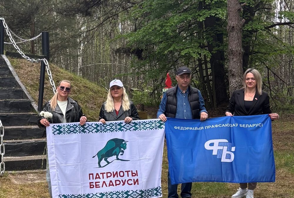 ПАМЯТЬ, ЗАСТЫВШАЯ В ГРАНИТЕ: В РОГАЧЁВСКОМ РАЙОНЕ УВЕКОВЕЧИЛИ ТРАГЕДИЮ ДЕРЕВНИ ВОЗРОЖДЕНИЕ