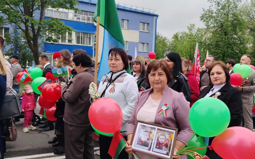 ПРАЗДНИЧНЫЙ МАРАФОН СТАРТОВАЛ С ПАТРИОТИЧЕСКОЙ АКЦИИ «БЕЛАРУСЬ ПОМНИТ»