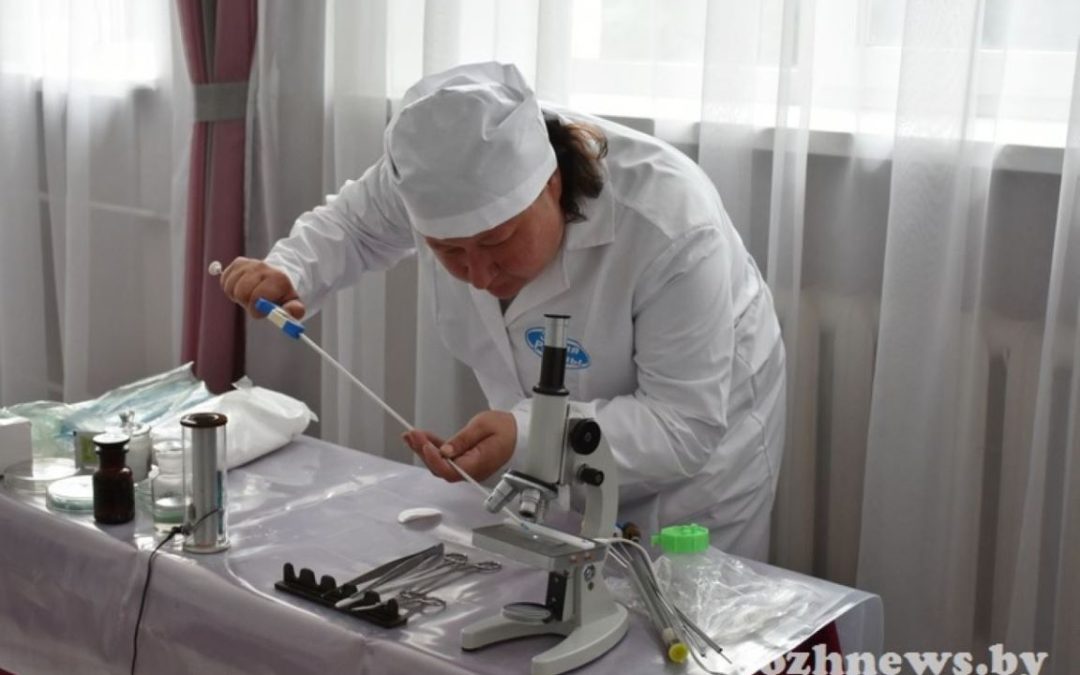 В ГОМЕЛЬСКОМ РАЙОНЕ ПРОШЕЛ КОНКУРС ПРОФМАСТЕРСТВА ТЕХНИКОВ-ОСЕМЕНАТОРОВ