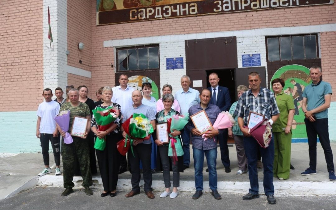 ЛУЧШИМ — ЗАСЛУЖЕННЫЕ НАГРАДЫ