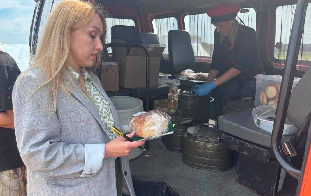 КАК КОРМЯТ МЕХАНИЗАТОРОВ В РАЗГАР ПОЛЕВЫХ РАБОТ В ЖЛОБИНСКОМ РАЙОНЕ