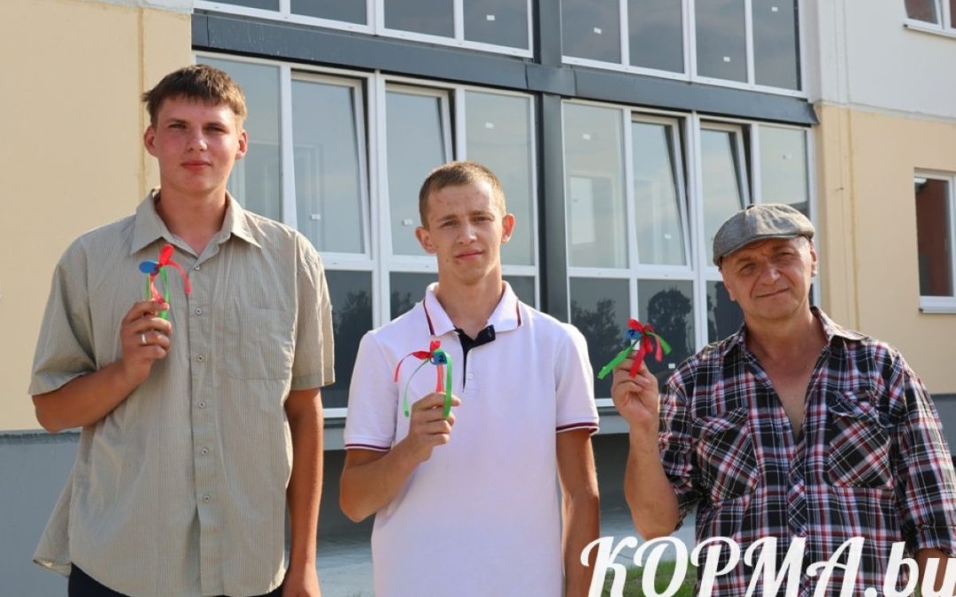 В КОРМЕ ВРУЧИЛИ КЛЮЧИ ОТ АРЕНДНЫХ КВАРТИР ВОСТРЕБОВАННЫМ СПЕЦИАЛИСТАМ