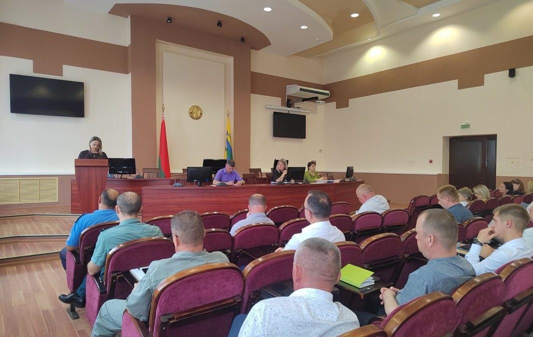 БЕЗОПАСНАЯ ЖАТВА: В РАЙОНЕ ОБСУДИЛИ ПРОФИЛАКТИКУ ТРАВМАТИЗМА ВО ВРЕМЯ УБОРКИ УРОЖАЯ
