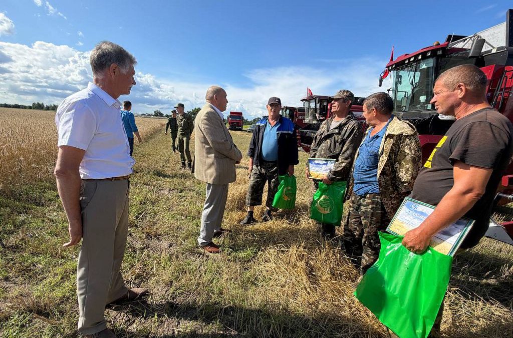 ПРОФСОЮЗНЫЕ ЛИДЕРЫ ПОБЛАГОДАРИЛИ ХЛЕБОРОБОВ