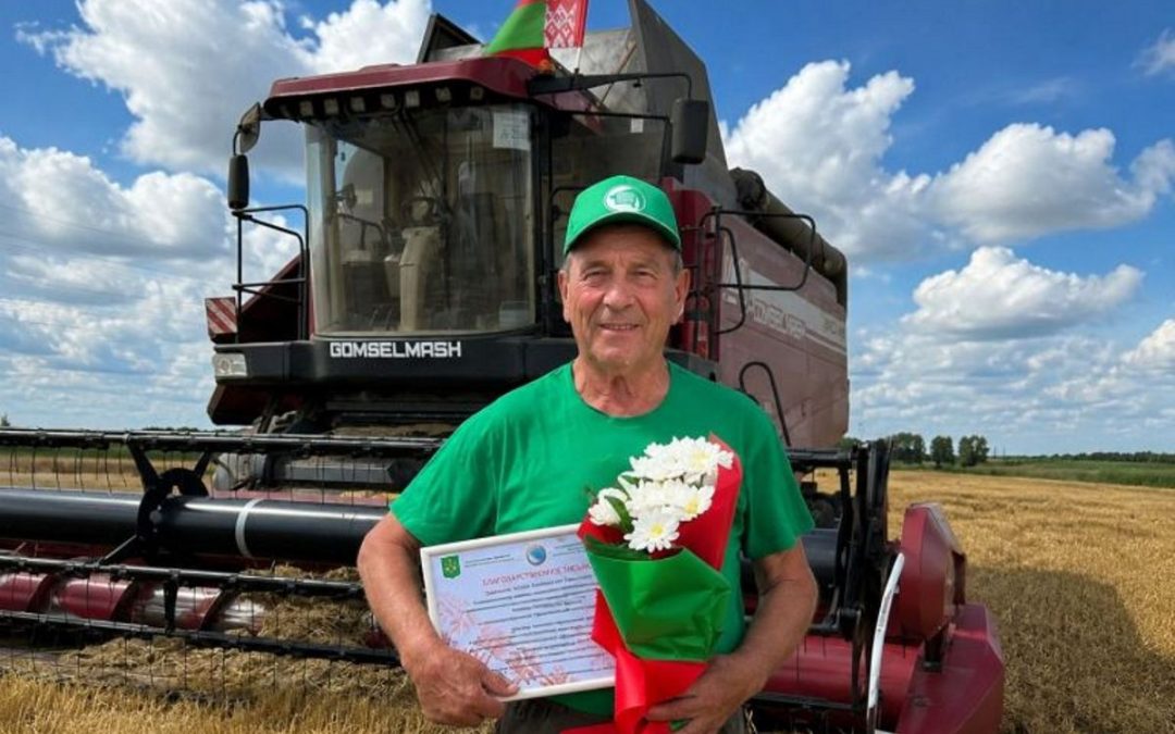 ЗА ДЗЕНЬ У ДОБРУШСКІМ РАЁНЕ З’ЯВІЛАСЯ АДРАЗУ ШЭСЦЬ КАМБАЙНЕРАЎ-ТЫСЯЧНІКАЎ