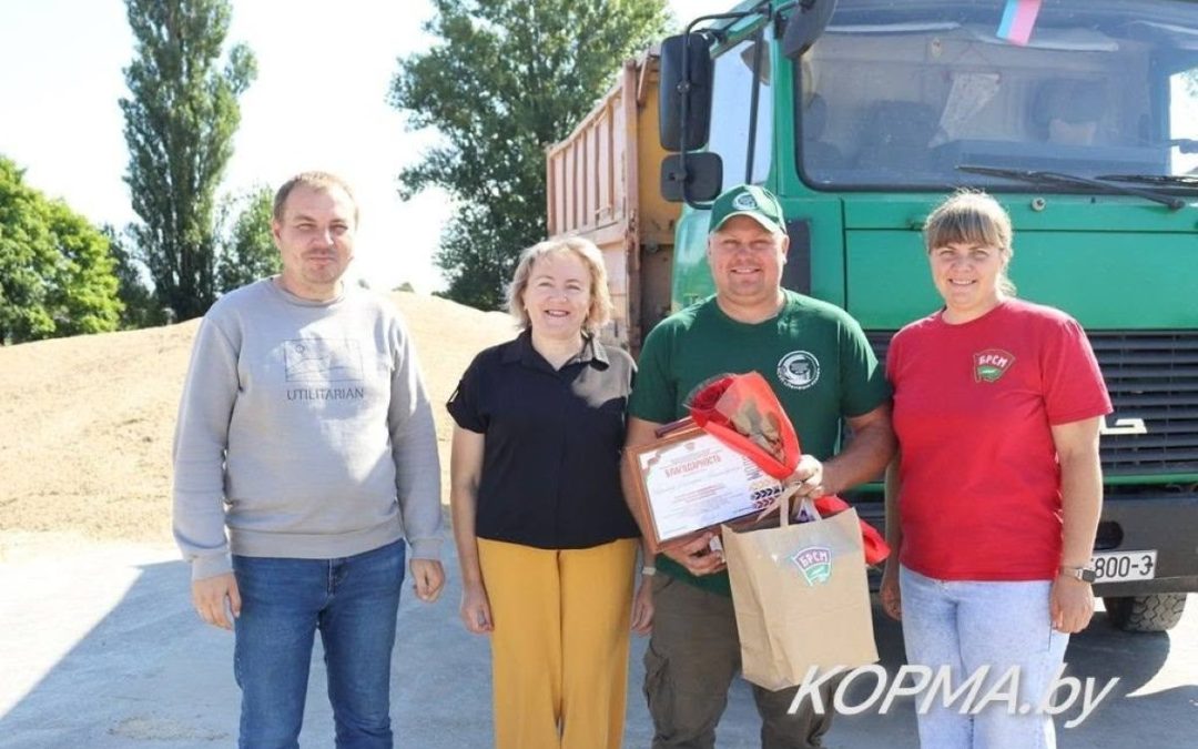 ПРОДОЛЖАЕТСЯ ЧЕСТВОВАНИЕ ХЛЕБОРОБОВ-ТЫСЯЧНИКОВ КОРМЯНЩИНЫ