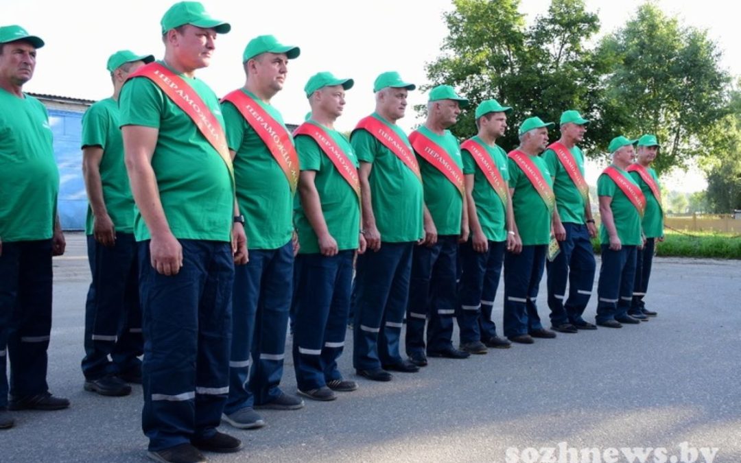 В ГОМЕЛЬСКОМ РАЙОНЕ ЧЕСТВОВАЛИ ХЛЕБОРОБОВ-ТЫСЯЧНИКОВ