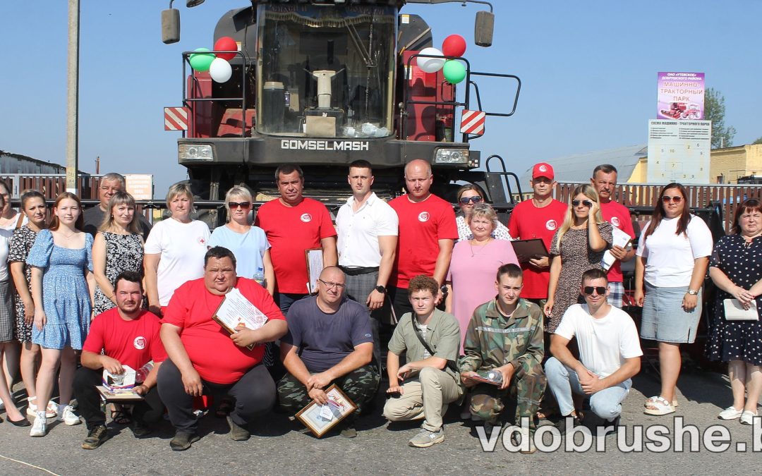 РАНІЦА Ў СЕЛЬГАСПРАДПРЫЕМСТВЕ “УЦЕЎСКАЕ” ДОБРУШСКАГА РАЁНА ВЫДАЛАСЯ СВЯТОЧНАЙ. НАГОДА – ПОСПЕХІ МЯСЦОВЫХ ХЛЕБАРОБАЎ