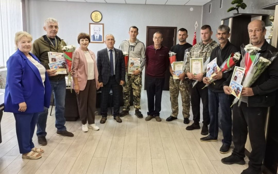 КОМБАЙНЕРЫ И ВОДИТЕЛИ МЕХОТРЯДА ОТЛИЧИЛИСЬ НА УБОРОЧНОЙ