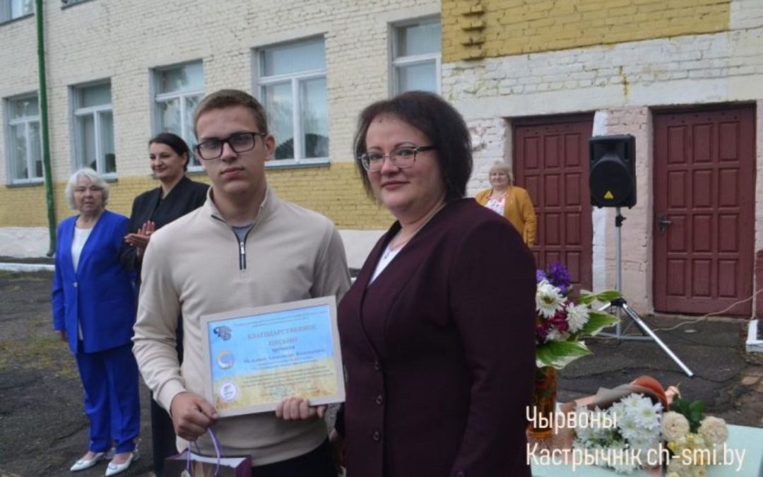 ЛИНЕЙКА, ПОСВЯЩЕННАЯ ДНЮ ЗНАНИЙ, ПРОШЛА В ОКТЯБРЬСКОМ ГОСУДАРСТВЕННОМ КОЛЛЕДЖЕ
