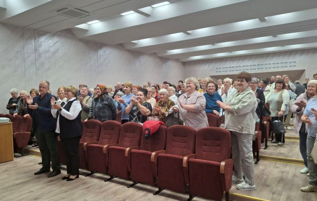 МУЗЫКА СЕРДЕЦ: ПРАЗДНИЧНЫЙ КОНЦЕРТ КО ДНЮ ПОЖИЛОГО ЧЕЛОВЕКА ПРОШЕЛ НА «СПАРТАКЕ»